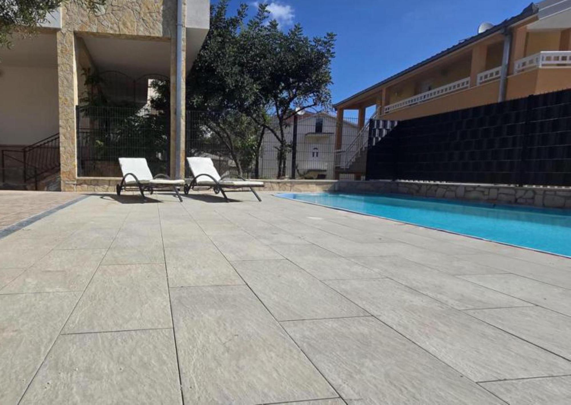 טרוגיר Apartment Jakasa מראה חיצוני תמונה