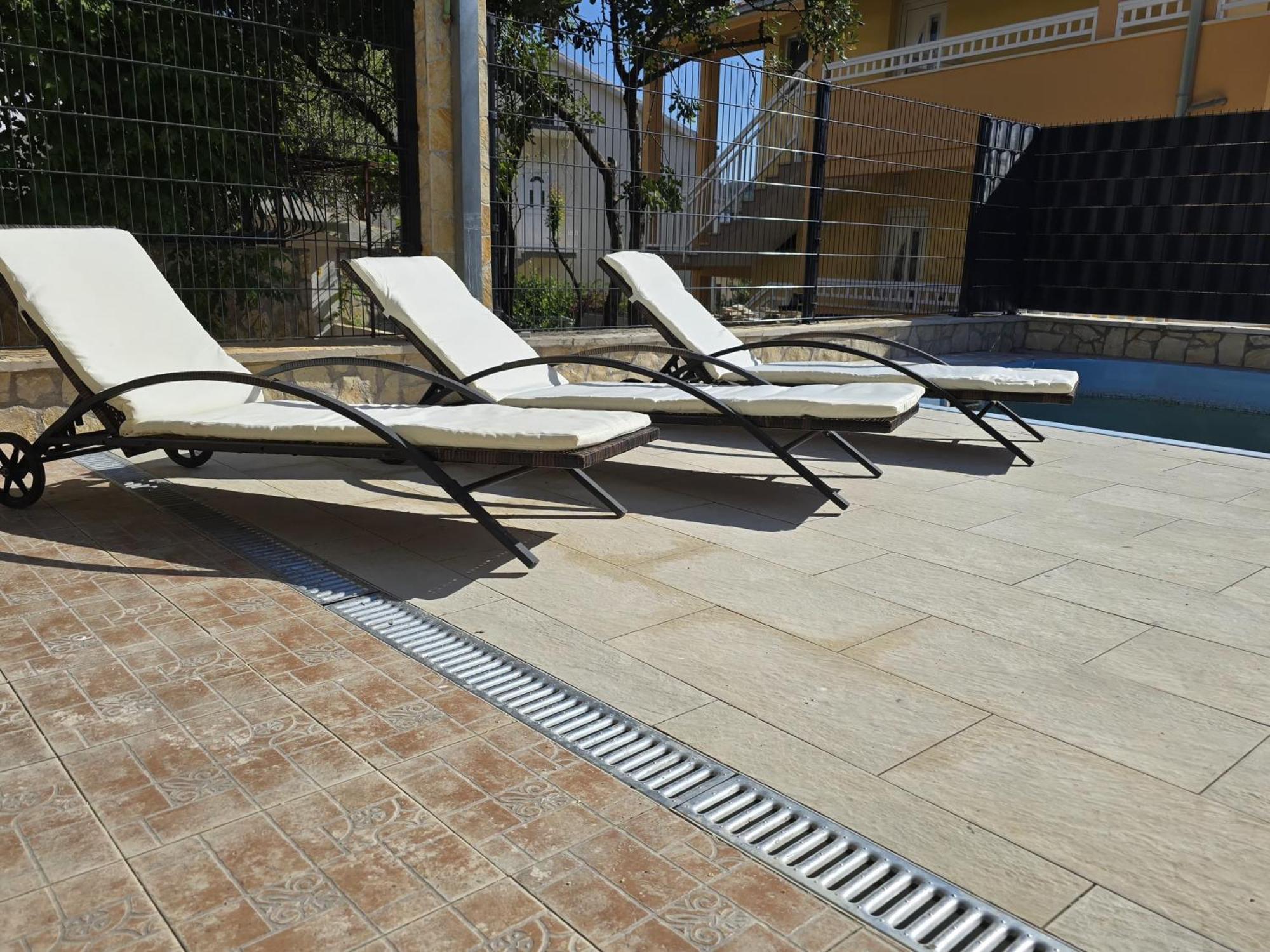 טרוגיר Apartment Jakasa מראה חיצוני תמונה