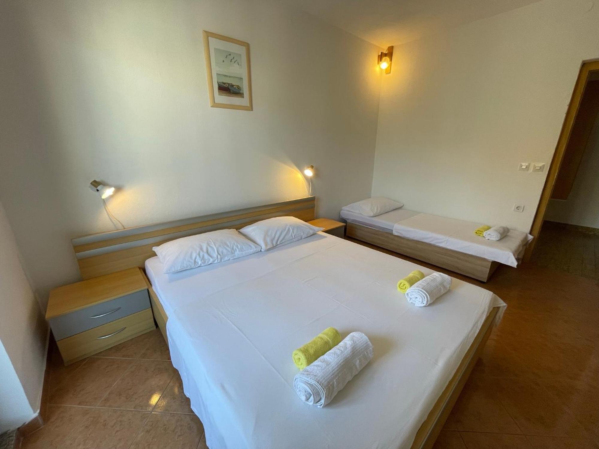 טרוגיר Apartment Jakasa מראה חיצוני תמונה