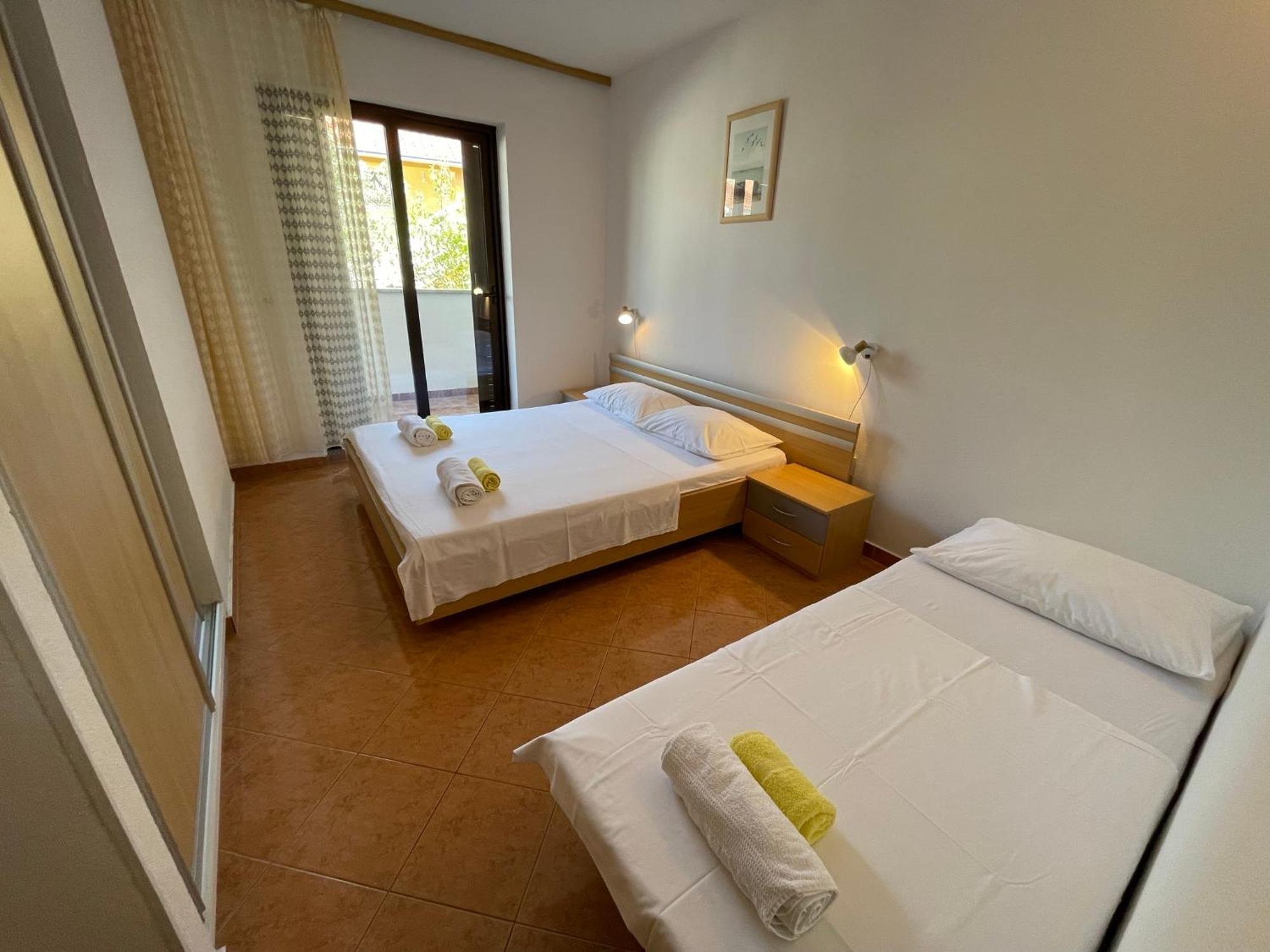 טרוגיר Apartment Jakasa מראה חיצוני תמונה